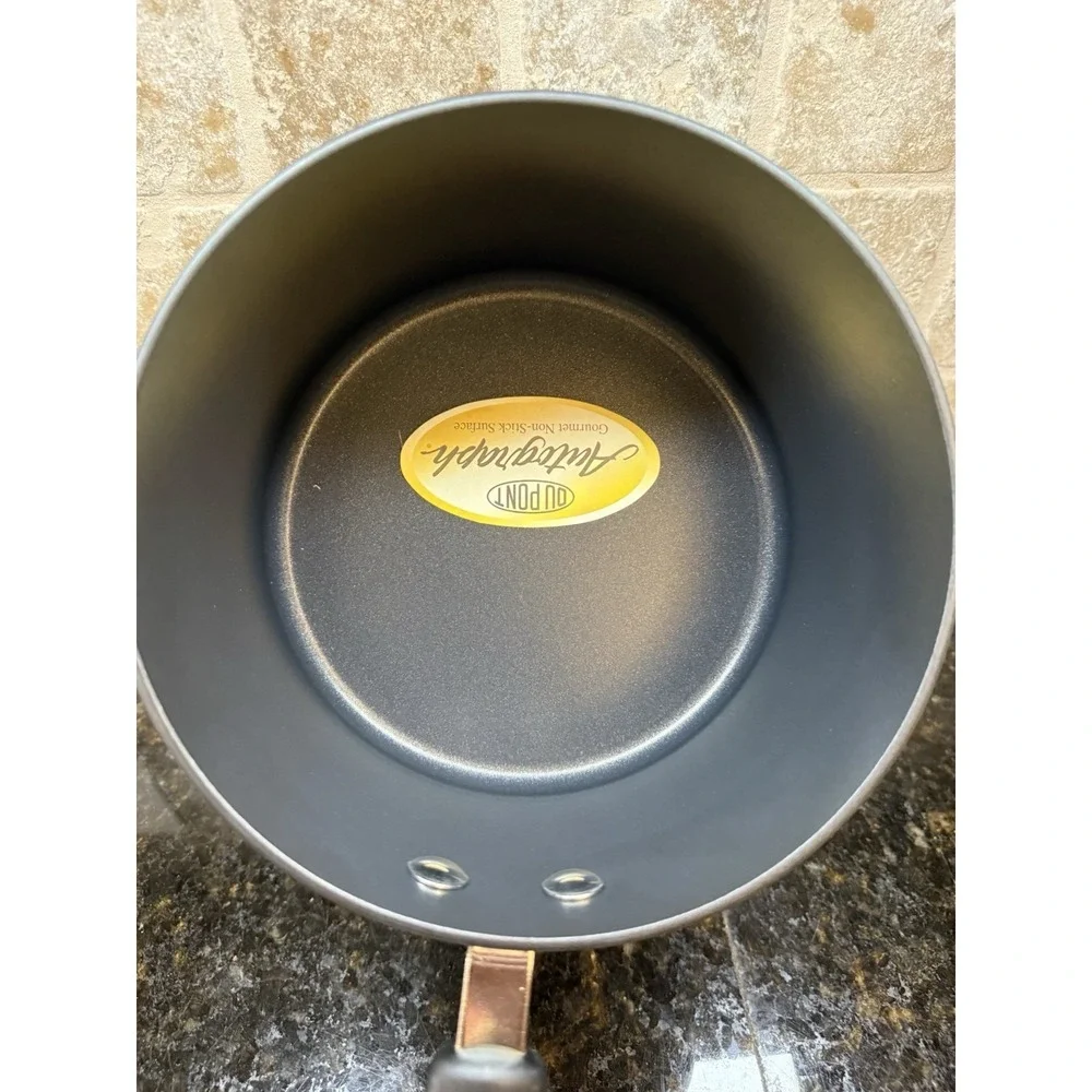 NEW Pampered Chef 3qt Professional Cookware Non-stick Sauce Pan Pot Retired